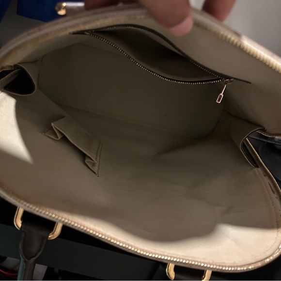 Classic Louis Vuitton Purse - Picture 5 of 5